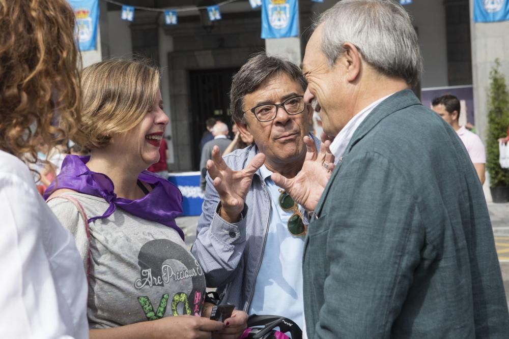 Alcalde y concejales del Ayuntamiento de Oviedo celebran el día del bollo