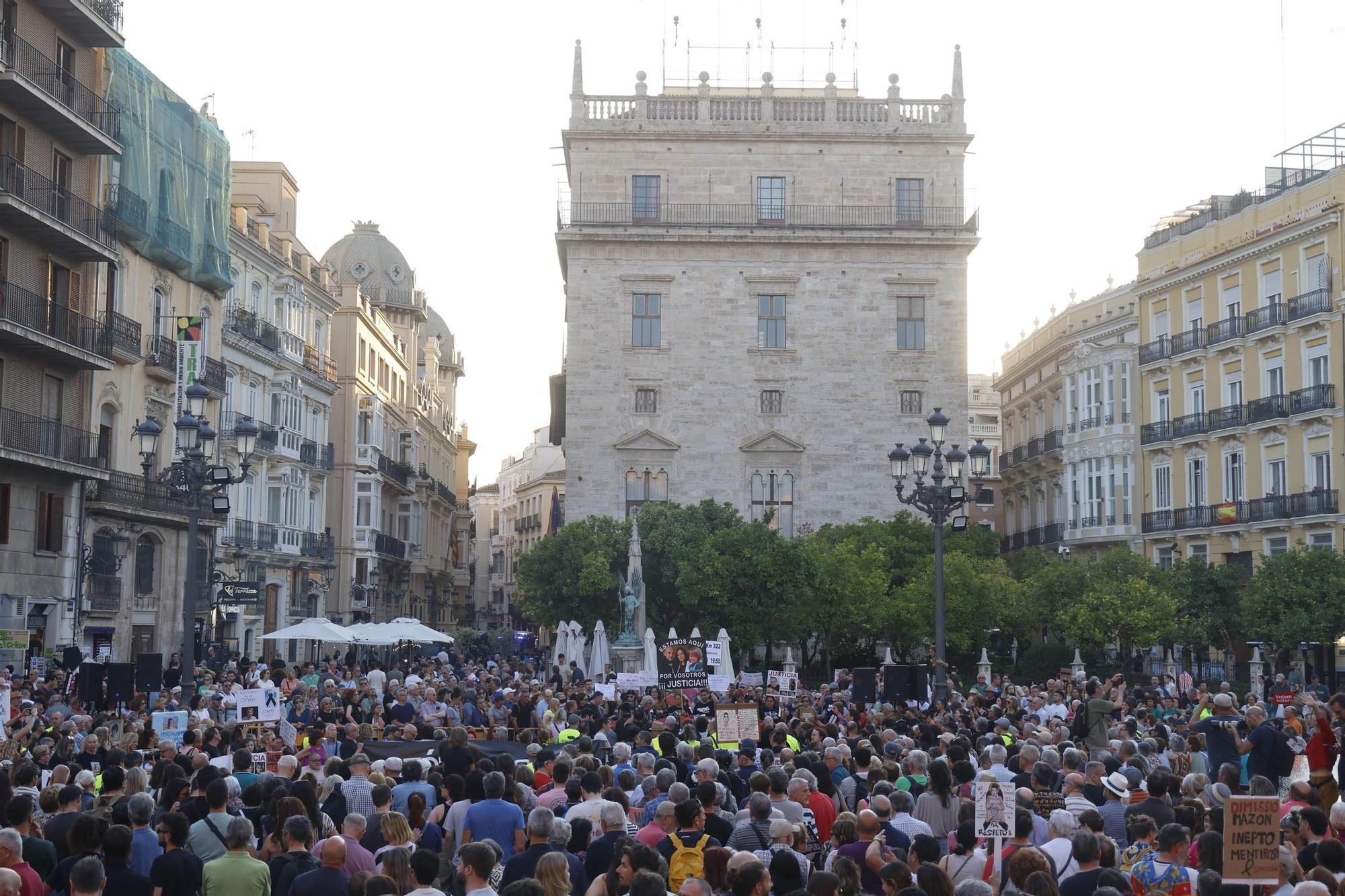 Familiares de las víctimas y afectados por la dana encabezan la manifestación del 29-M