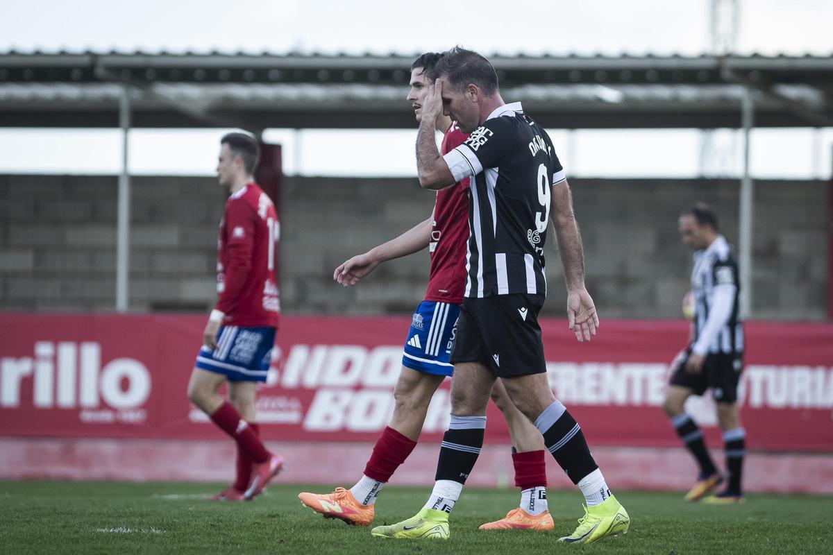 Ortuño se lamenta tras una ocasión fallada frente al Tarazona.
