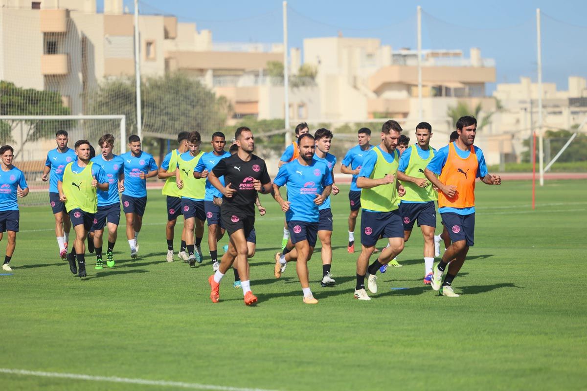 El primer entrenamiento de pretemporada de la UD Ibiza, en imágenes