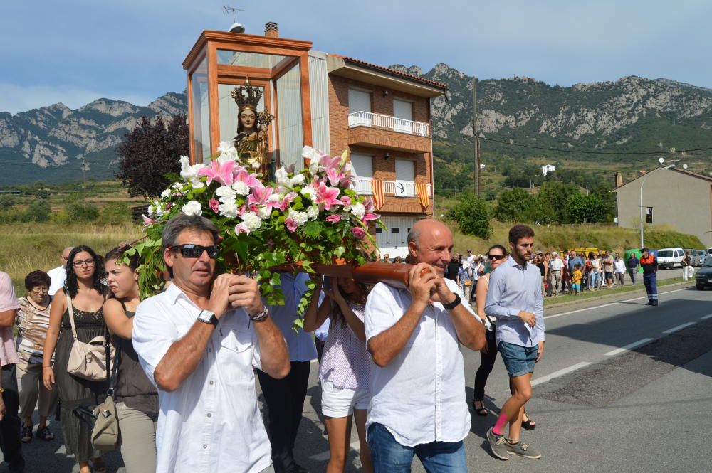 Processó amb la imatge de la Mare de Déu de Queralt a la Valldan