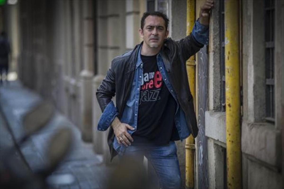 Raúl Rodríguez, ayer, en una calle de Barcelona.