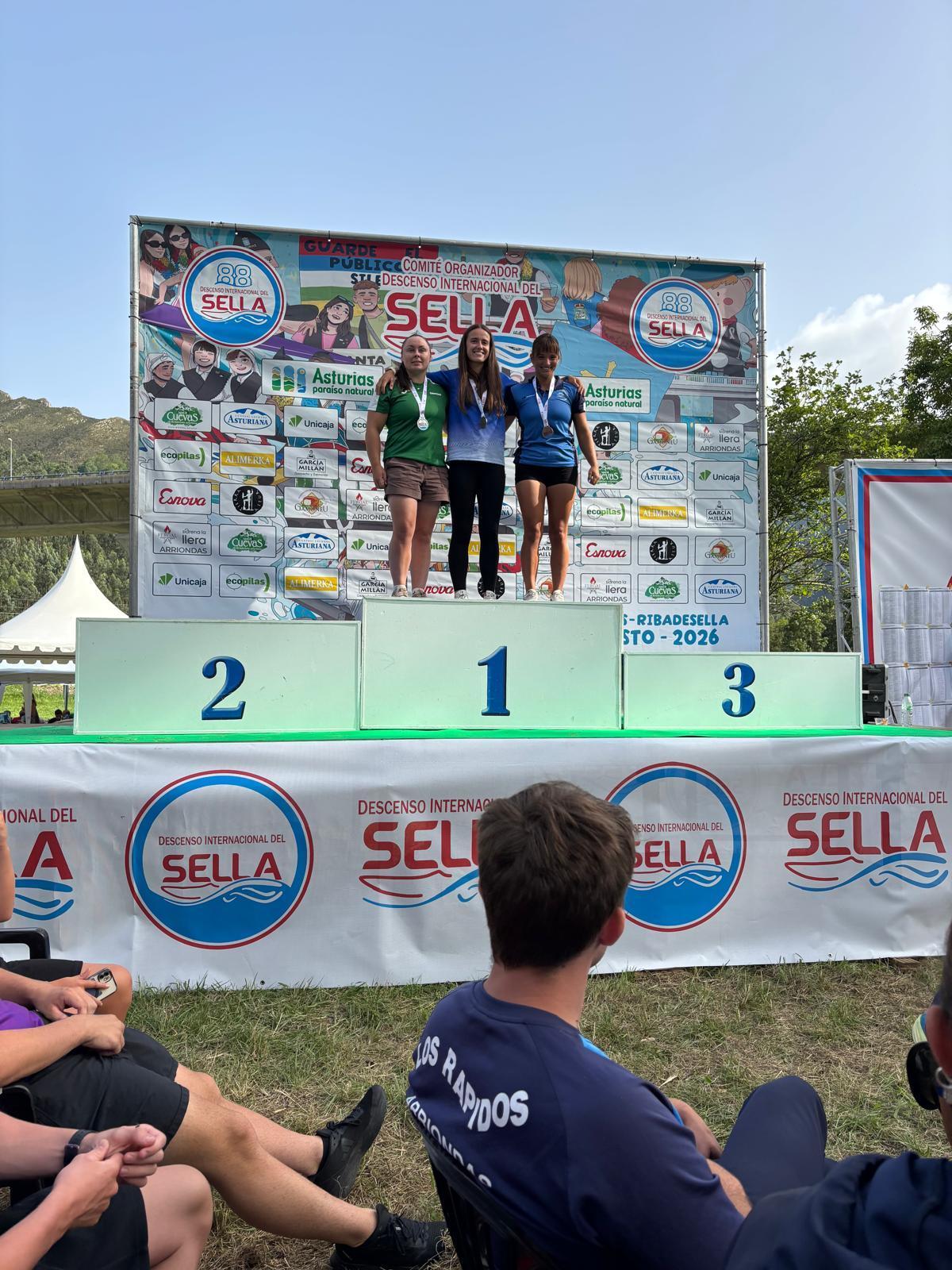 Elena Pérez del Club Piragüisme de Cullera se colgó el bronce en la categoría mujer sub 23 k-1.