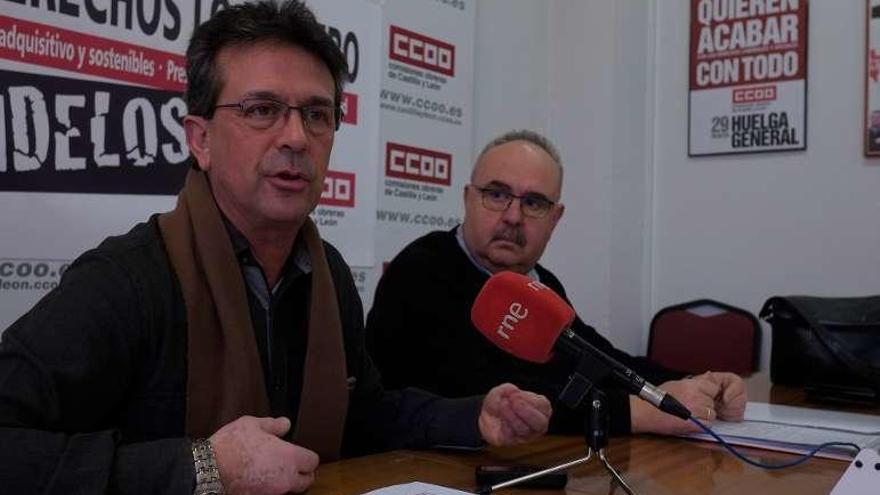 Manuel Prieto, de CC OO y Ángel del Carmen, de UGT.