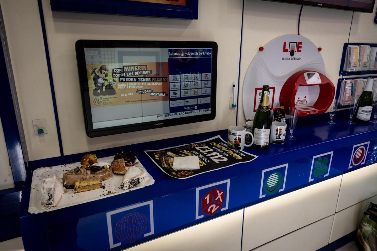 En imágenes | Minerín, en Andorra, vuelve a repartir millones en la Lotería de Navidad 2025