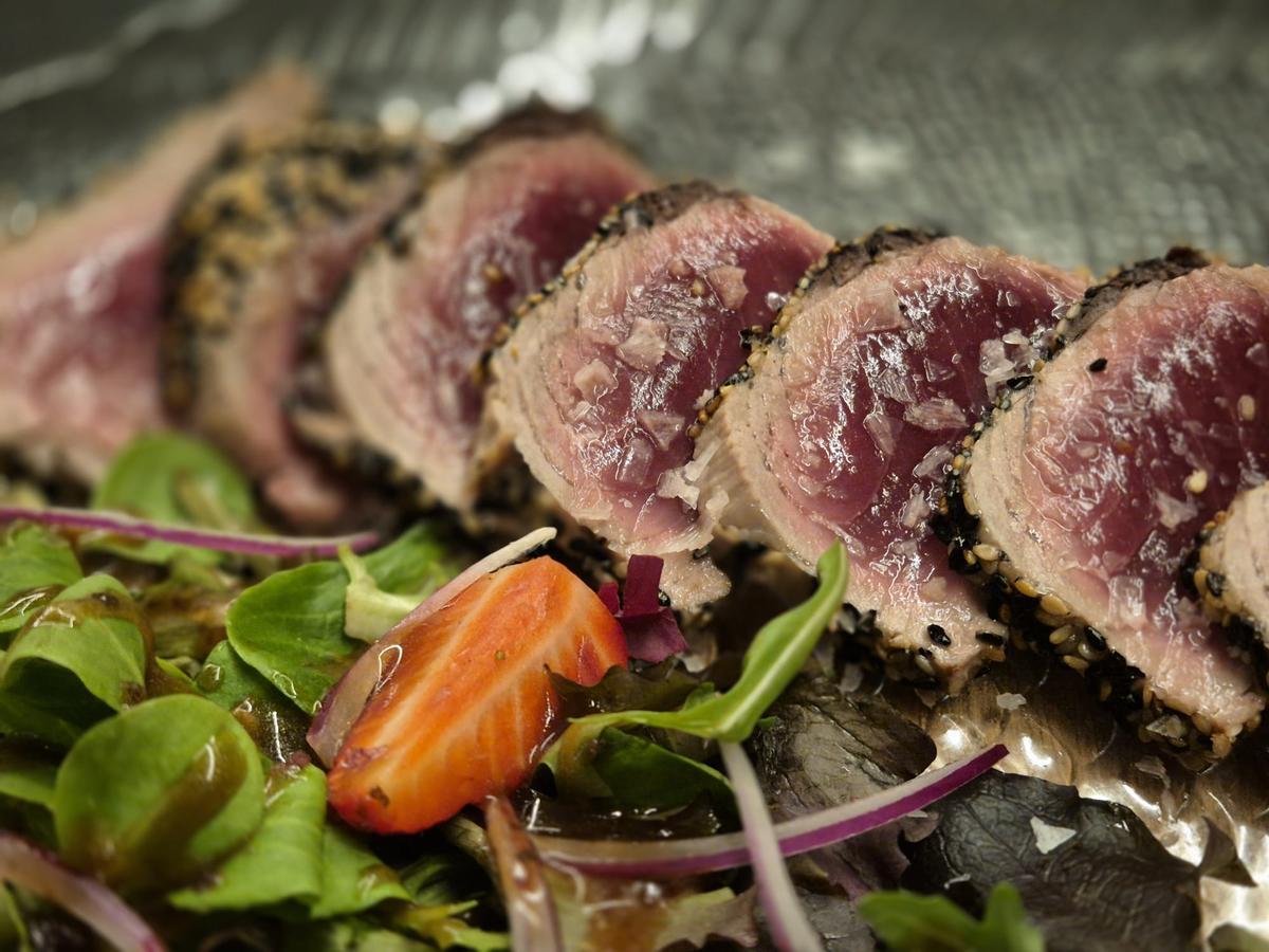 Tataki de atún rojo en el restaurante La Baldosa.