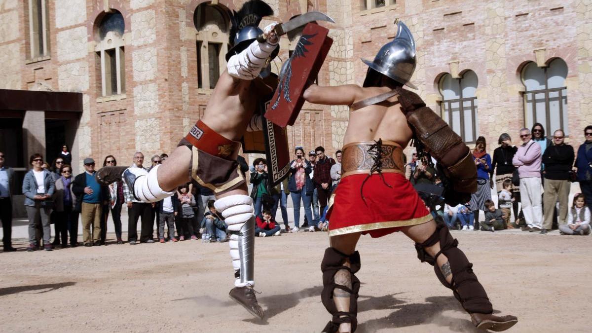 Recreación de una pelea de gladiadores romanos en el Rectorado de la mano de las Kalendas.