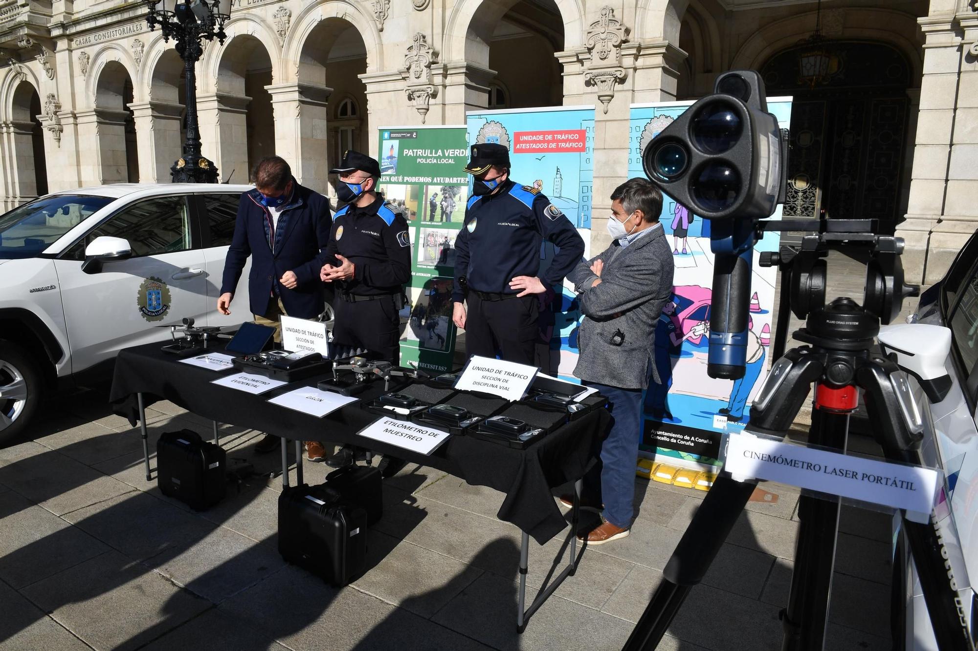 Presentación del nuevo equipamiento de la Policía Local