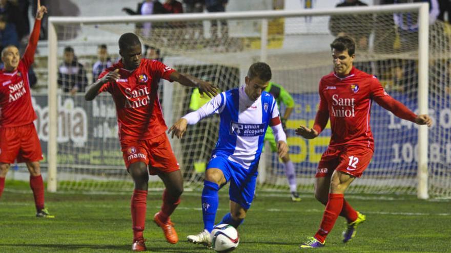 Un instante del partido jugado esta tarde en El Collao