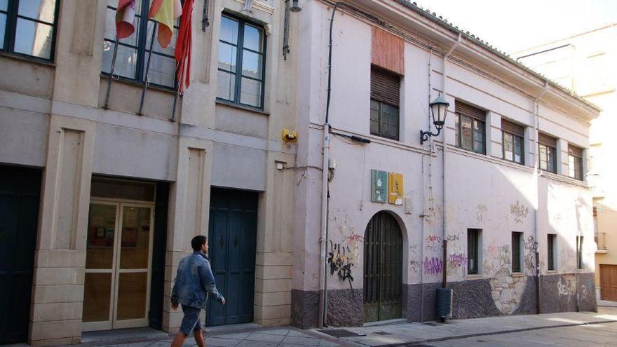 El Teatro Principal y la Escuela de Música Municipal.