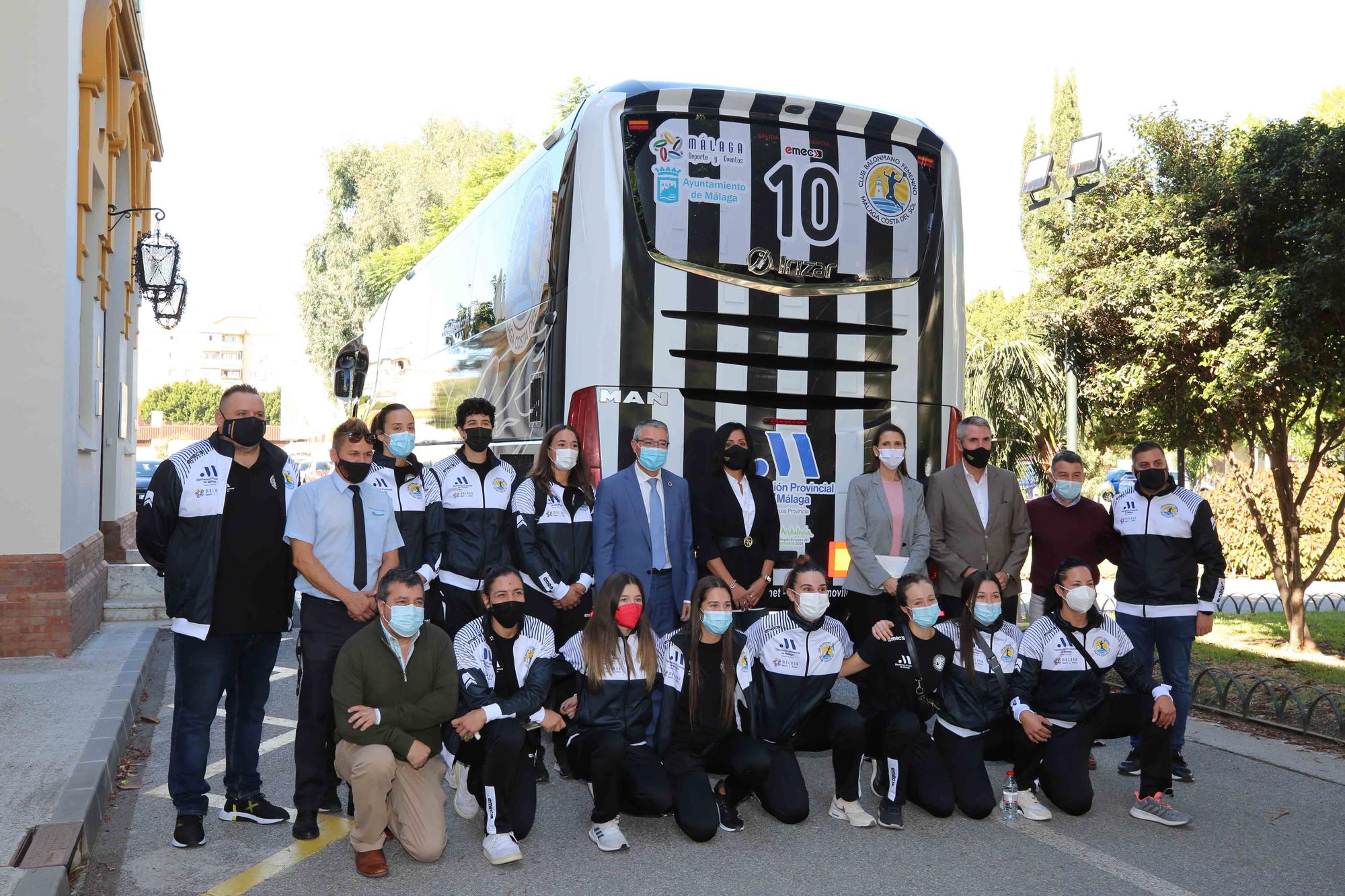 El Balonmano Málaga Costa del Sol estrena autobús