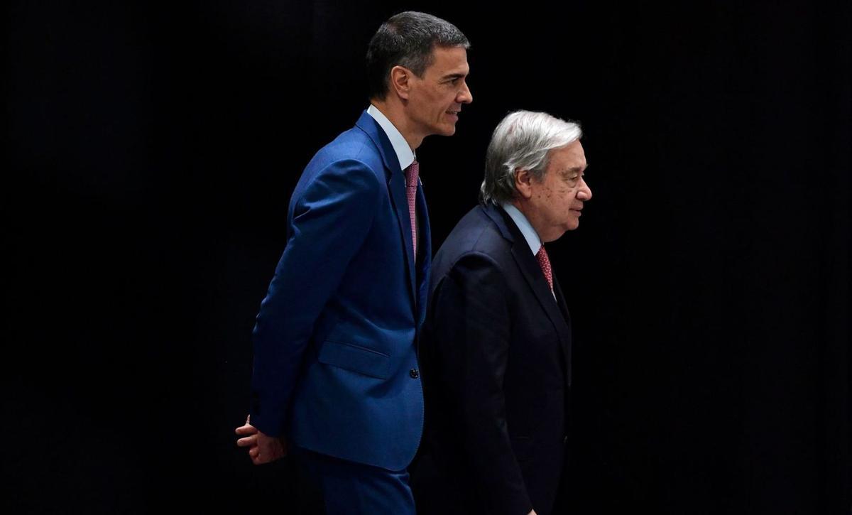 Sánchez s’afegeix a Macron en favor d’una ecotaxa als bitllets d’avió Sánchez s’afegeix a Macron en favor d’una ecotaxa als bitllets d’avió