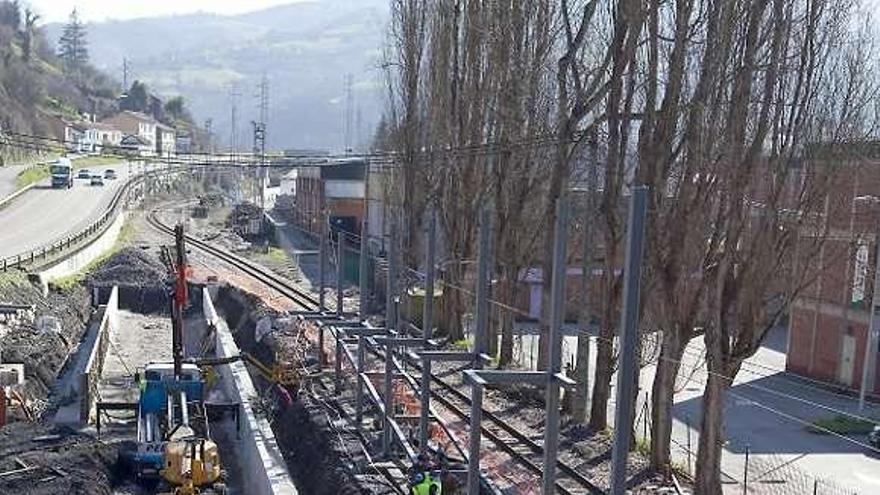 Obras de construcción de la nueva estación de Feve en Sama.