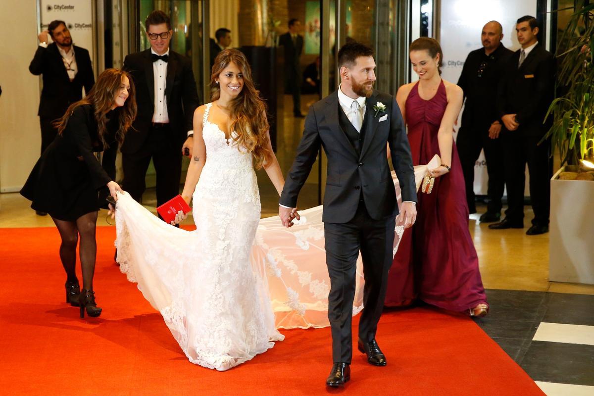 Leo Messi y Antonella Roccuzzo tras darse el 'si, quiero'