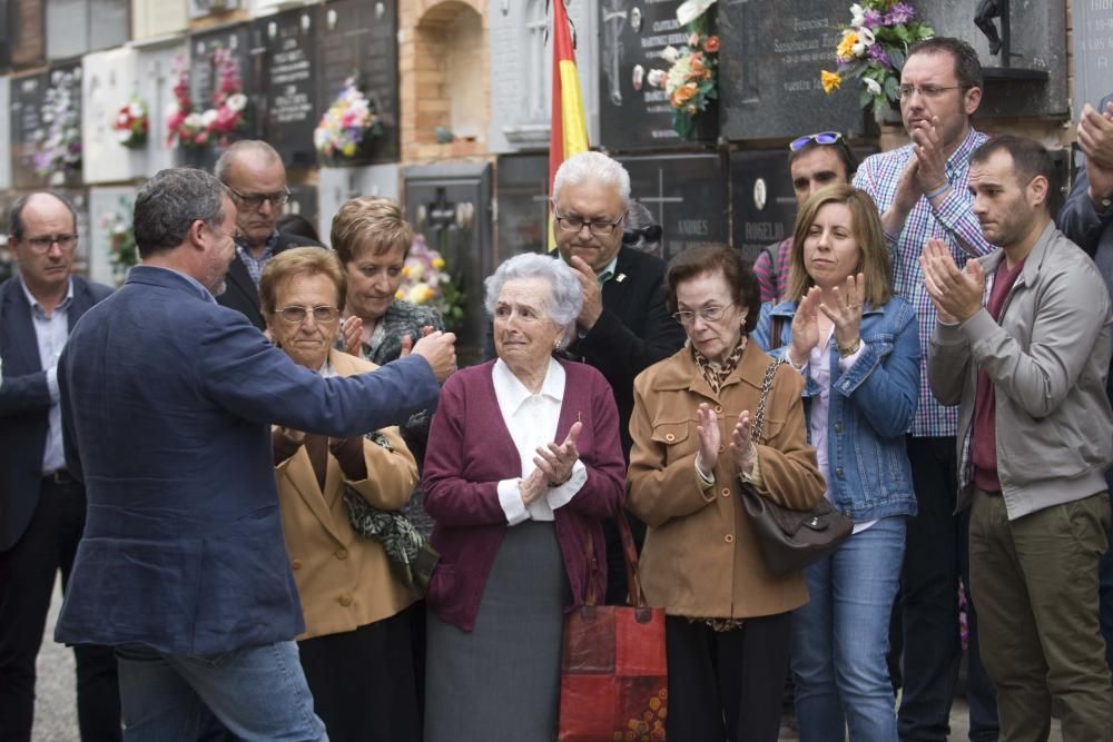 Descubrimiento de la nueva lápida para los fusilad