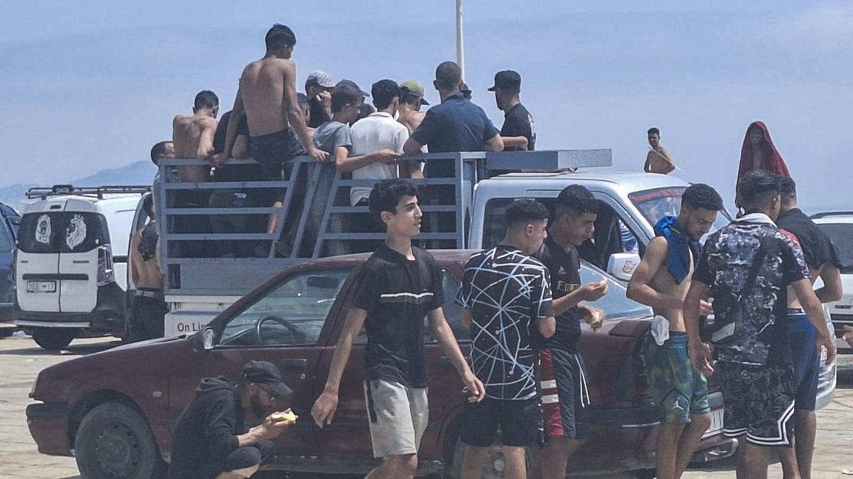 CRISIS MIGRATORIA | De la esperanza a la frustración en 24 horas: «Vimos que muchos entraban en Ceuta e hicimos lo mismo. Pero no encontramos ni comida»