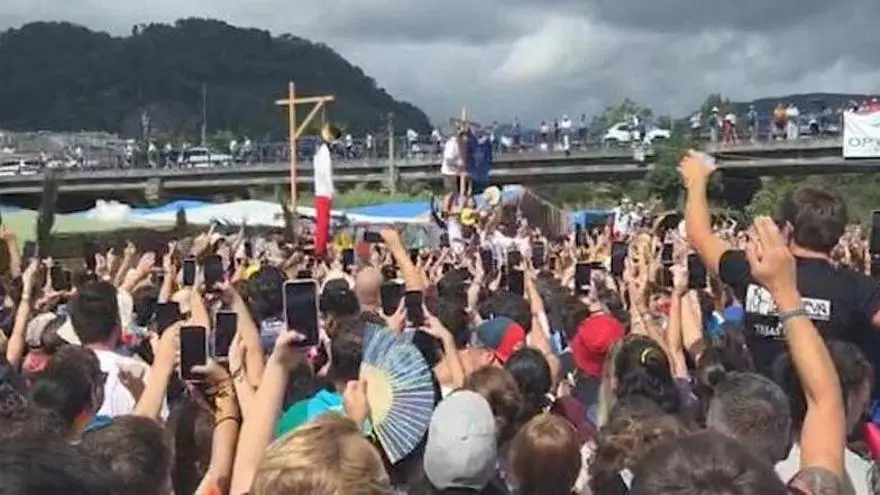VÍDEO: Así suena el himno de Asturias en el Xiringüelu