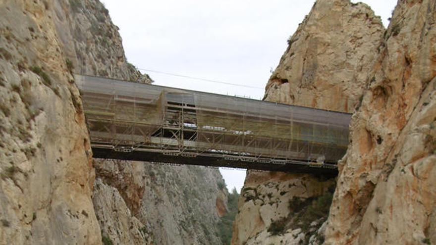 Reparan «in situ» el viaducto del Barranc del Mascarat