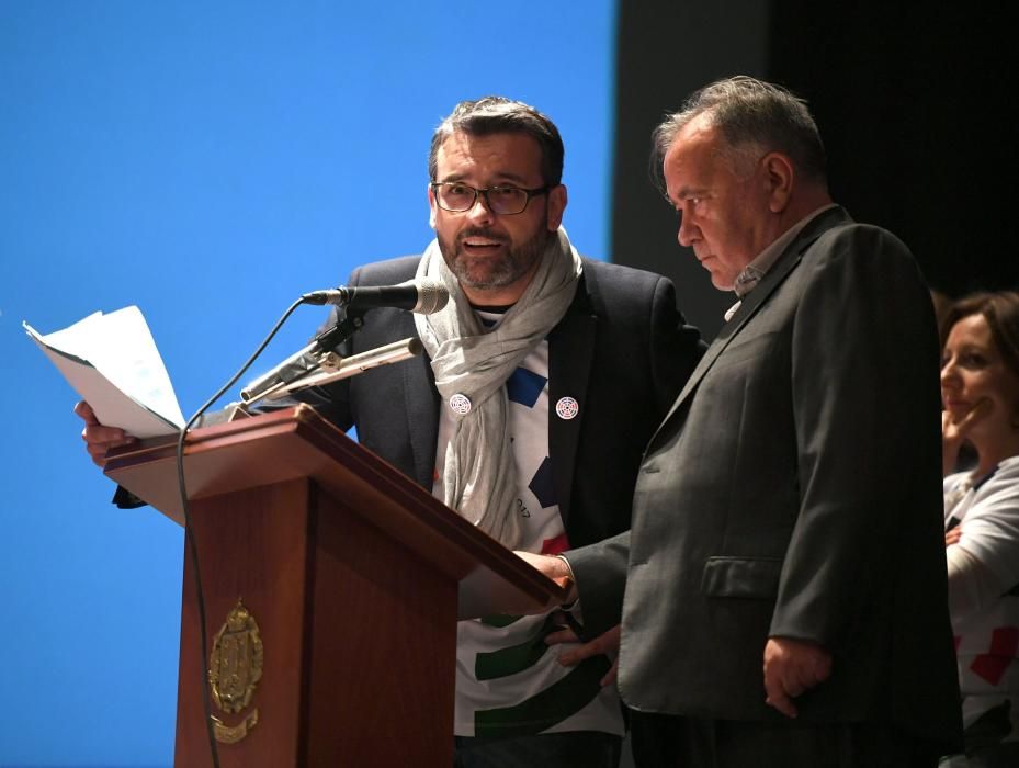 A Radio Conta celebra en el teatro Rosalía su quinta edición, en la que homenajeó a Ángel Gómez Hervada y recaudó fondos para Aspace