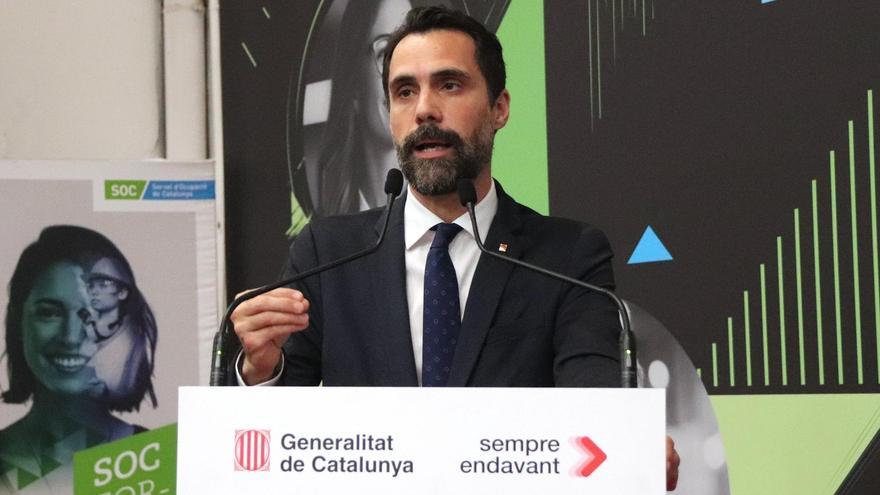 Roger Torrent en una atenció al mitjans