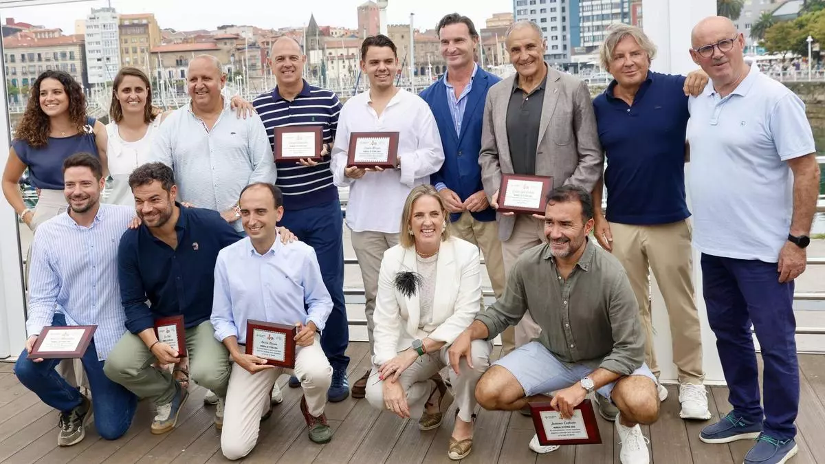 Homenaje a los técnicos y periodistas asturianos mundialistas que "bordaron" la segunda estrella: "Somos los número uno"