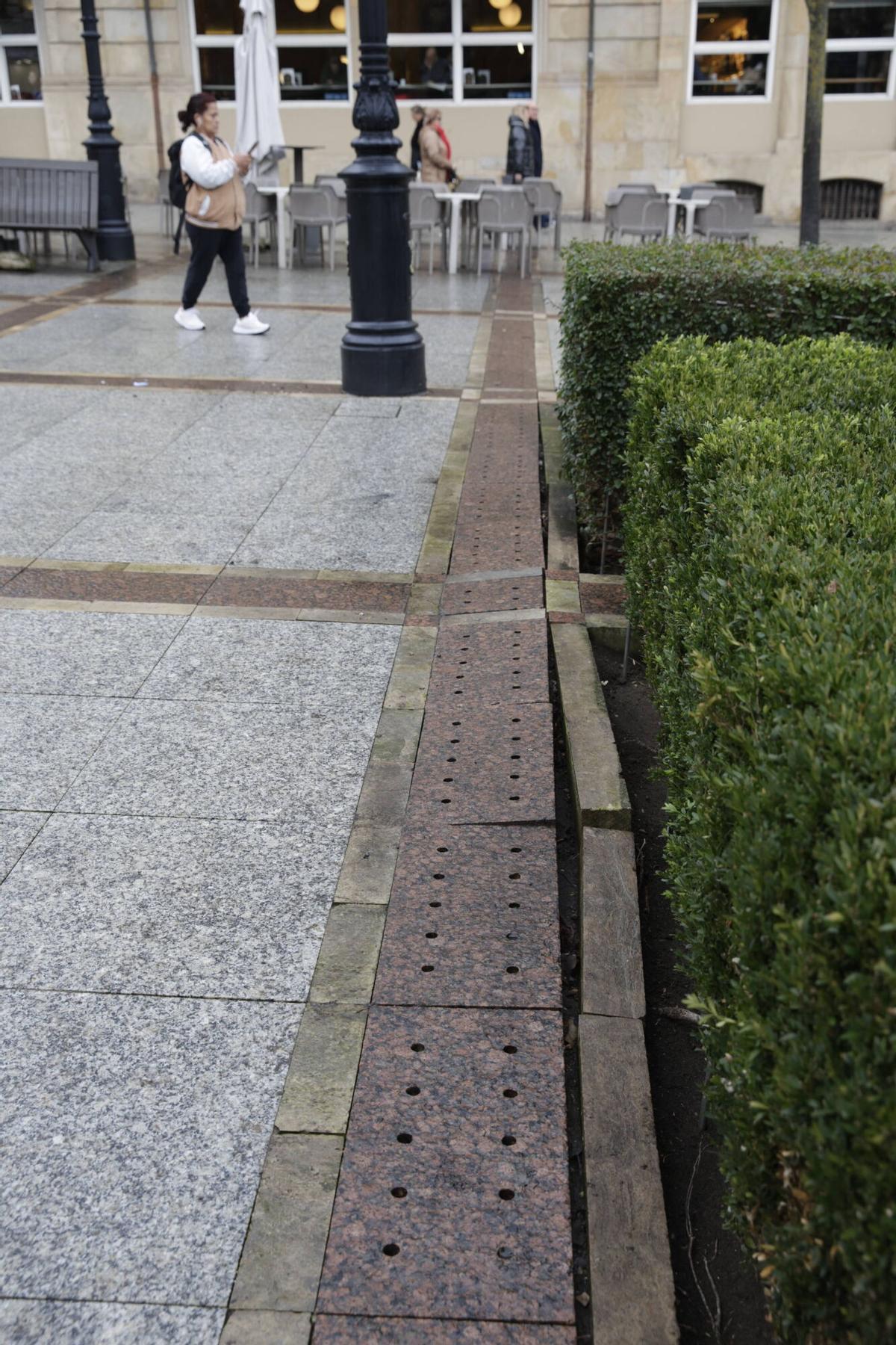 Gijón. Paseo Begoña. Opines sobre estado del piso, baldosas, charcos, hundimientos, resaltes peligrosos. Gijón. Paseo Begoña. Opines sobre estado del piso, baldosas, charcos, hundimientos, resaltes peligrosos.