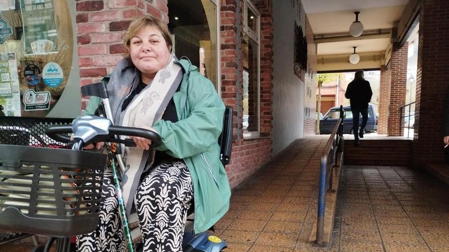El amargo lamento de una paciente del centro neurológico de Langreo: "Está desaprovechado por la falta de transporte adaptado; me da mucha pena y rabia"