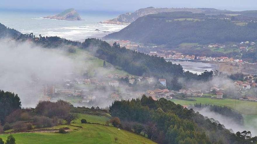 Vista de la comarca desde la parroquia praviana de Somao.