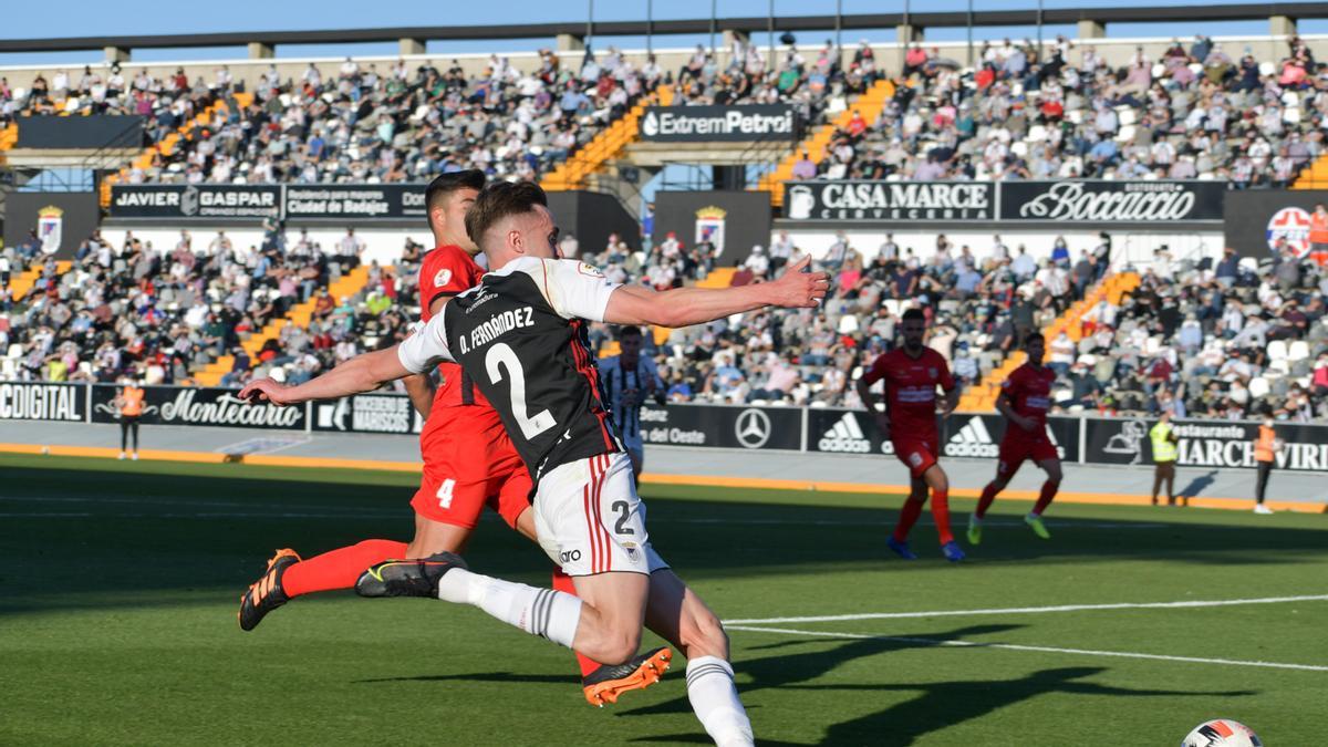 Dani Fernández, lateral derecho del Badajoz, en el partido de liga ante el Mérida.