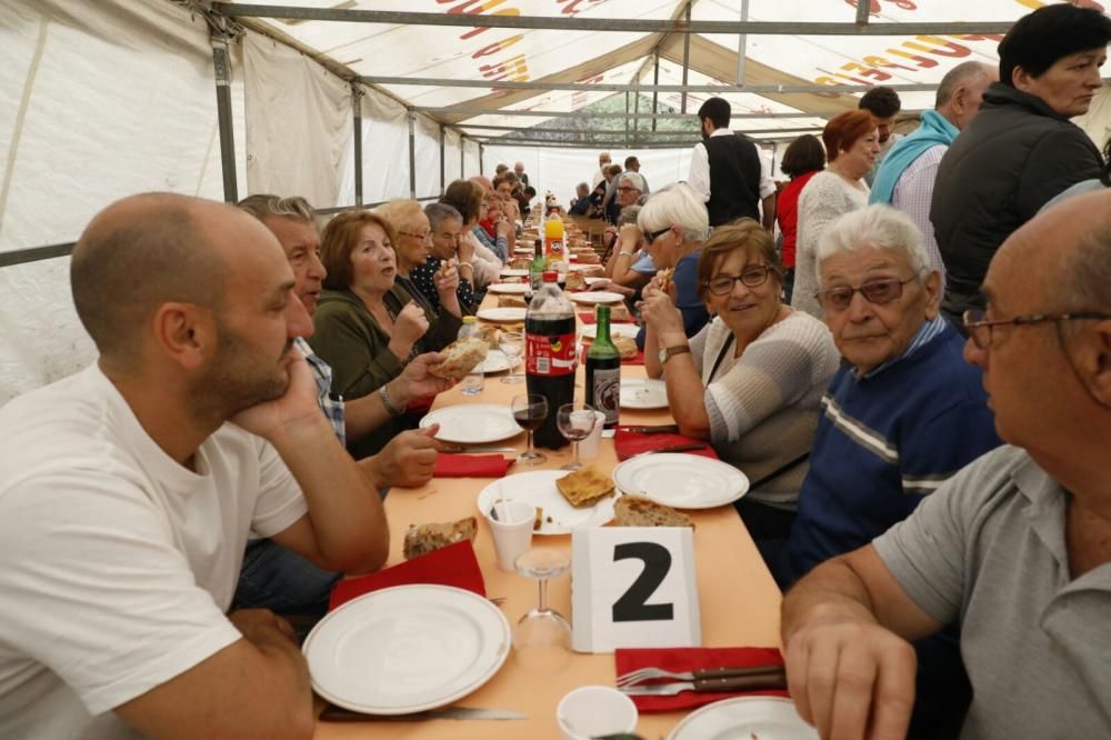 Los vecinos de Teis se dan un homenaje gastronómico