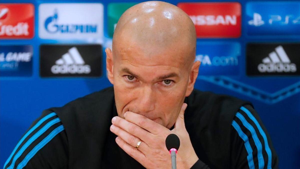 Zinedine Zidane habló para la prensa en el GSP Stadium de Nicosia