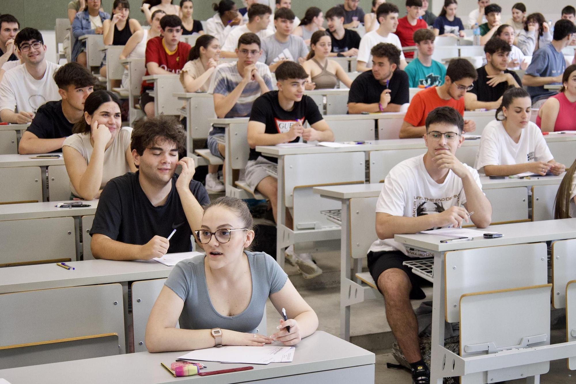 Así ha transcurrido la primera mañana de la EBAU en el campus de Espinardo de Murcia