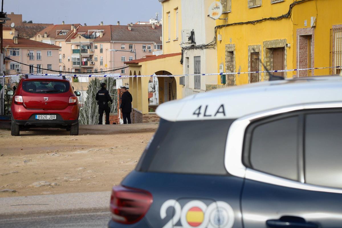 Agentes de policía en el lugar del suceso.