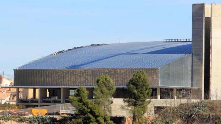 La estructura del pabellón polideportivo se ha ido completando en los últimos días.