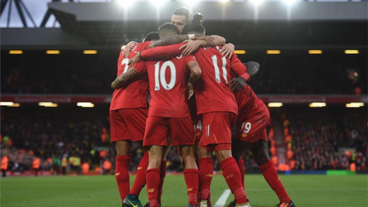 Anfield festejó el ansiado liderato del Liverpool