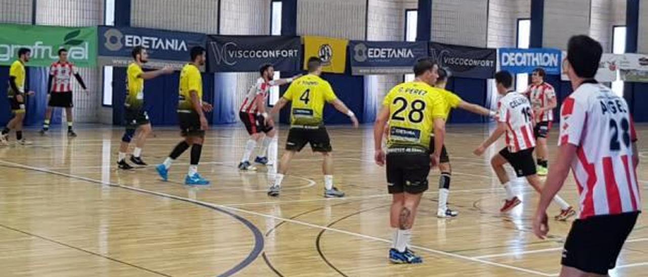 El Maristas Algemesí remontó en la segunda mitad y sumó un nuevo triunfo.