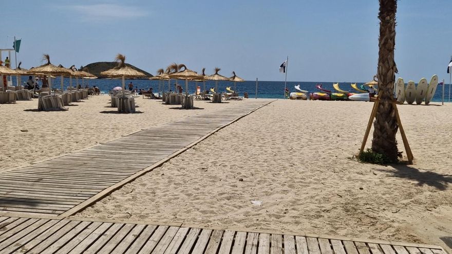 El Ayuntamiento de Calvià niega que sus playas estén saturadas: “La ocupación ha sido del 20% en junio&quot;