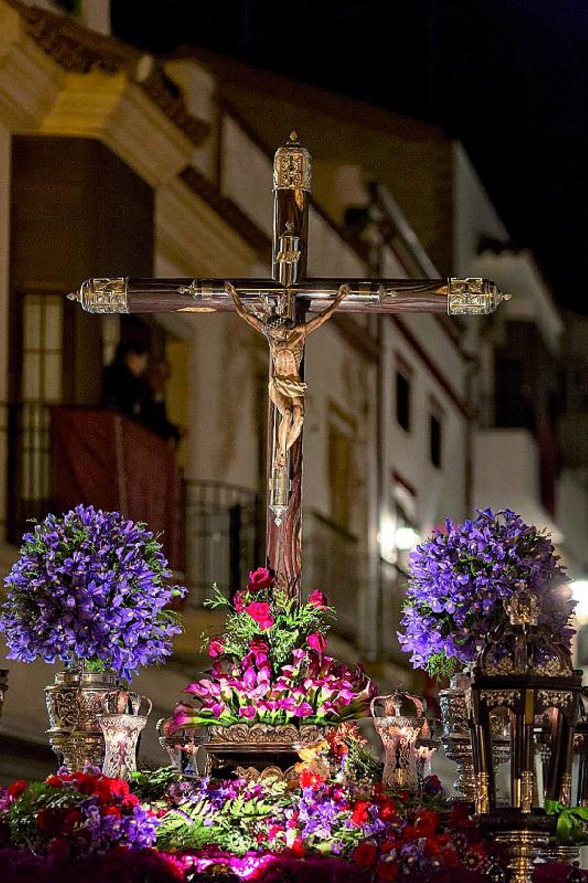 VIRGEN DE LOS DOLORES LA IMAGEN, A SU PASO POR EL CONVENTO DE LAS DESCALZAS.