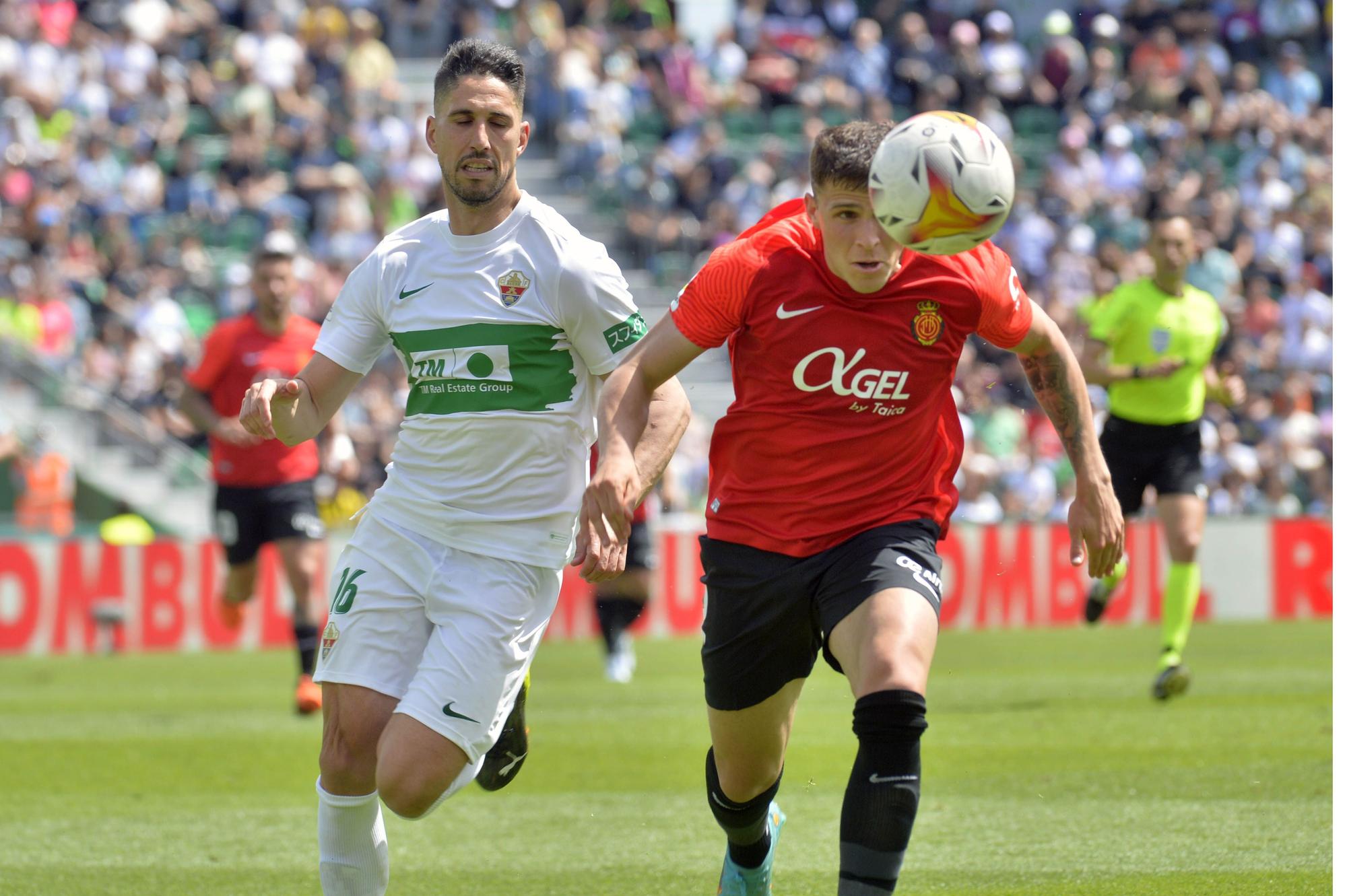 El Elche abraza la permanencia (3-0)