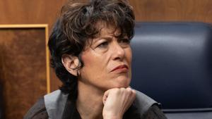 La ministra de Inclusión, Seguridad Social y Migraciones, Elma Saiz, durante una sesión plenaria en el Congreso de los Diputados.