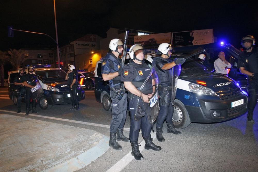 Los manifestantes protestan contra el AVE