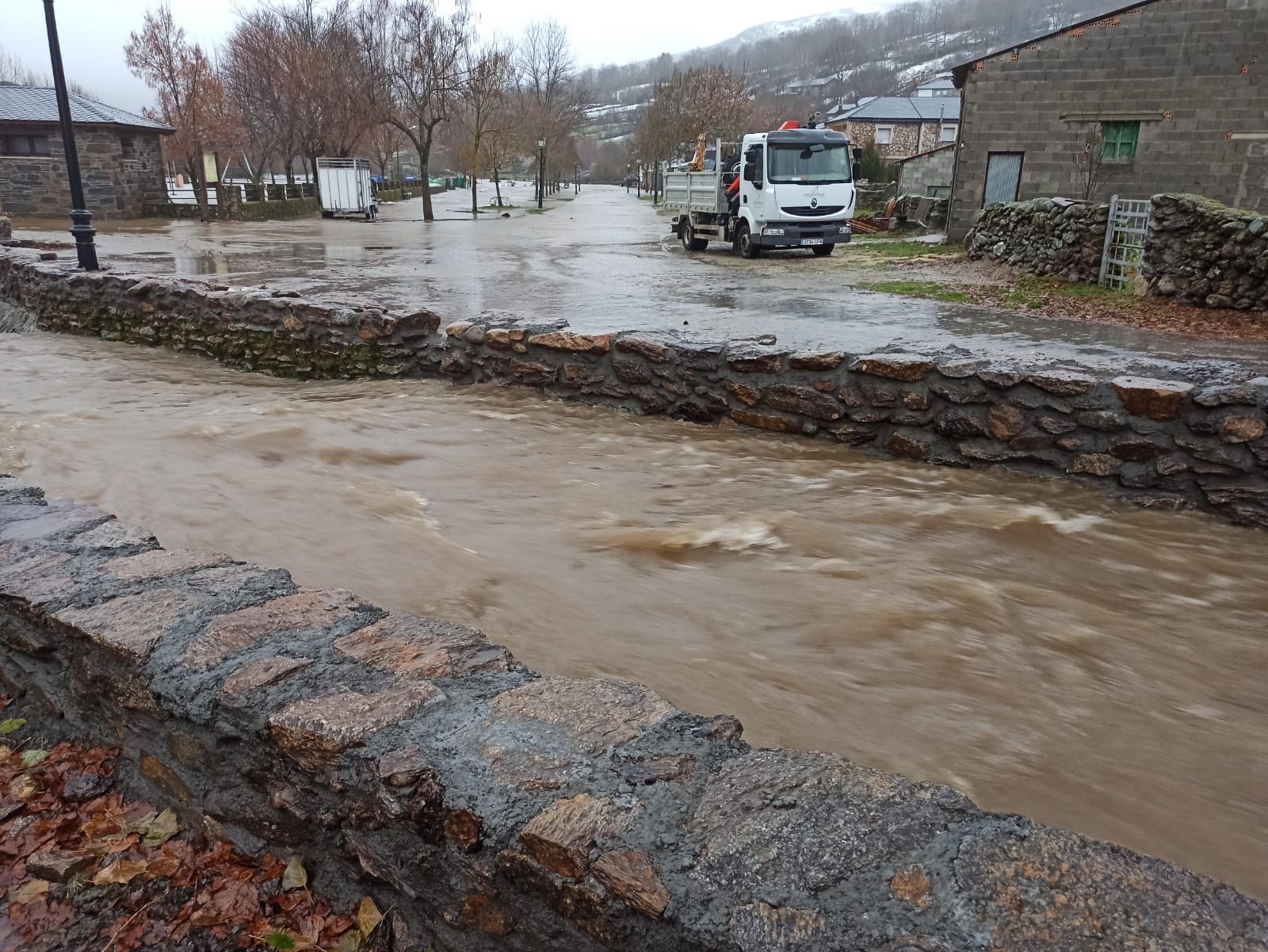 El deshielo en Sanabria deja estas impresionantes imágenes