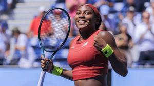 Coco Gauff celebra su victoria ante Ostapenko.