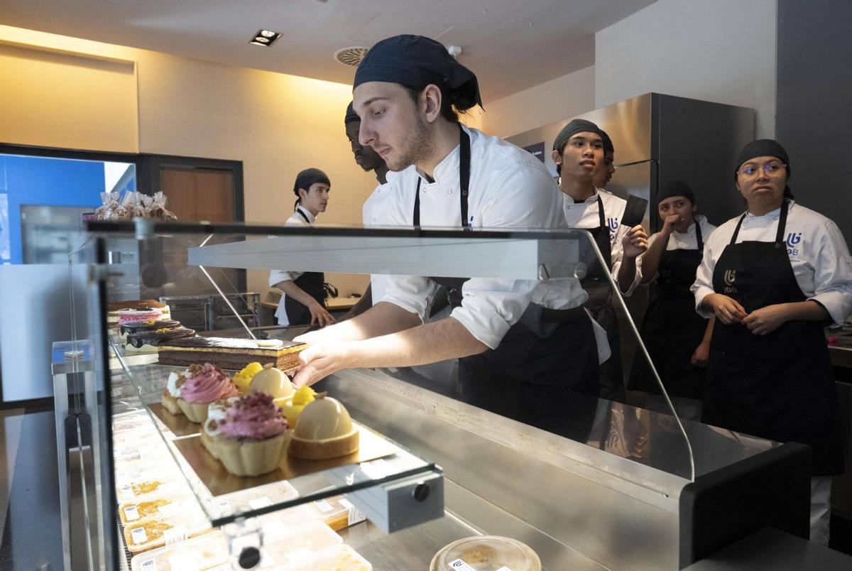 Els nous ‘hubs’ d’FP de BCN s’alien amb empreses de l’entorn