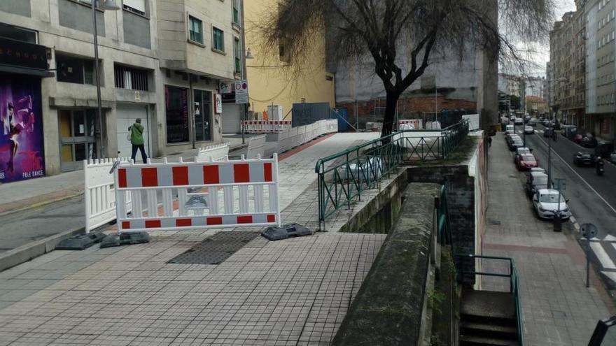 Nueva acera, aún en obras