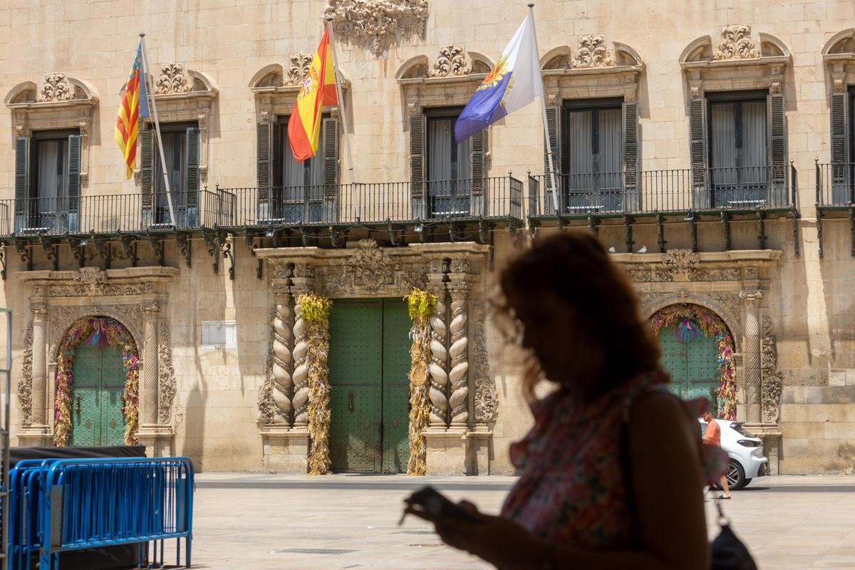 Fachada del Ayuntamiento de Alicante.