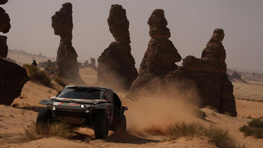 Golpe de campeón de Al-Attiyah; Sainz y Roma resisten Golpe de campeón de Al-Attiyah; Sainz y Roma resisten