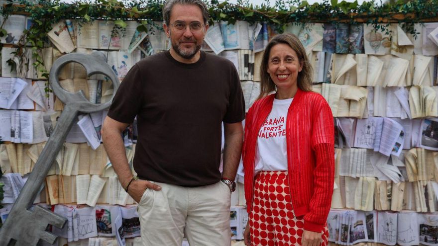 Máximo Huerta y Rosa Aneiros, ayer en Cidade de Libro.
