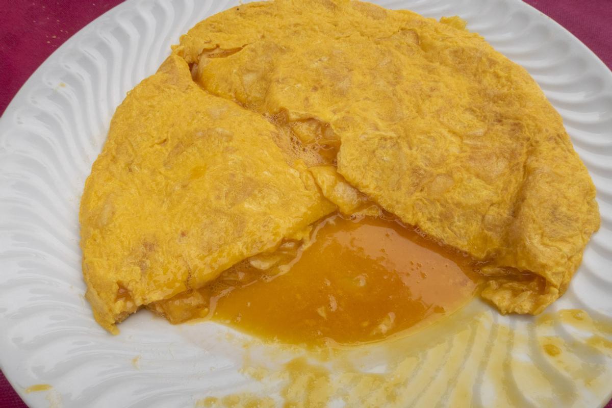 Así es la famosa tortilla de Betanzos.