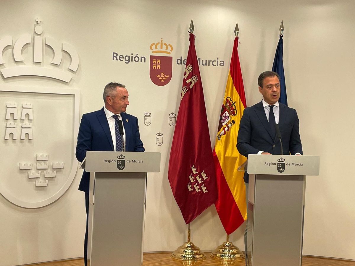 Comparecencia del alcalde de Moratalla, Juan Soria con el consejero de Presidencia, Marcos Ortuño